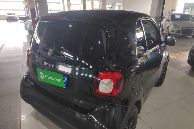 Used smart fortwo 2015 1.0L 52 kW hardtop Dynamic version Rear Right 45 Deg