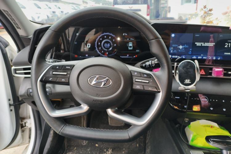 Used Hyundai Elantra 2022 1.5L CVT LUX Prestige Edition
