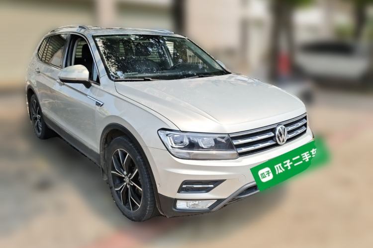Used Volkswagen Tiguan L 2019 Revised 330TSI Automatic Two-Wheel Drive Smart & Luxury Edition China VI Standard Front Right 45 Deg