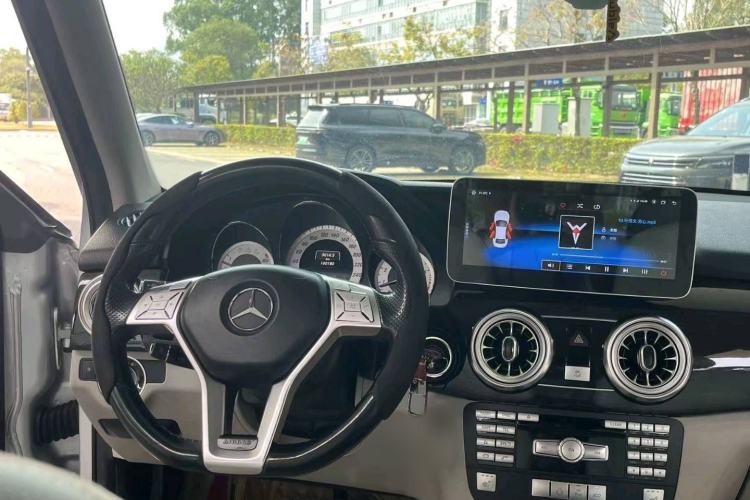 Used Mercedes-Benz GLK-Class 2015 GLK 260 4MATIC Fashion Edition Ultimate Version
