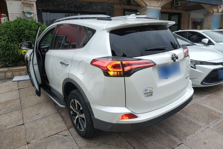 Used Toyota RAV4 2016 2.0L CVT Two-Wheel Drive Fashion Edition China V Standard