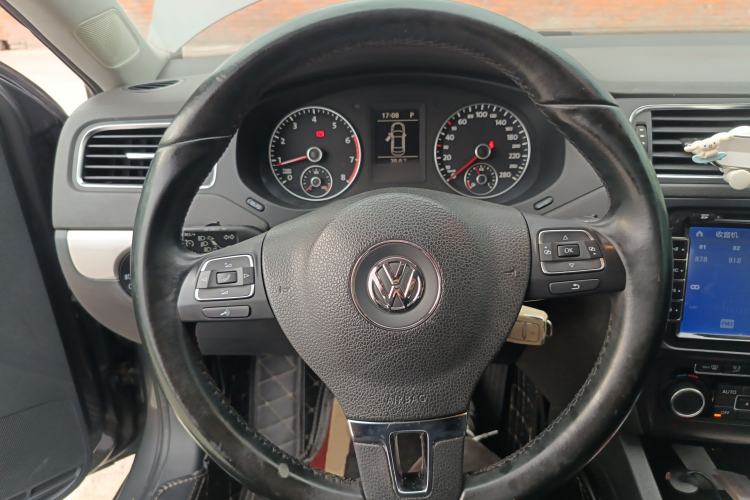 Used Volkswagen Sagitar 2012 1.4TSI Automatic Luxury Edition Steering Wheel