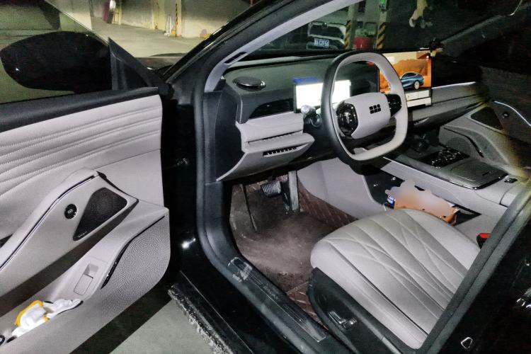 Used Geely Galaxy Galaxy 8 2025 130km EM-i Deluxe Edition
