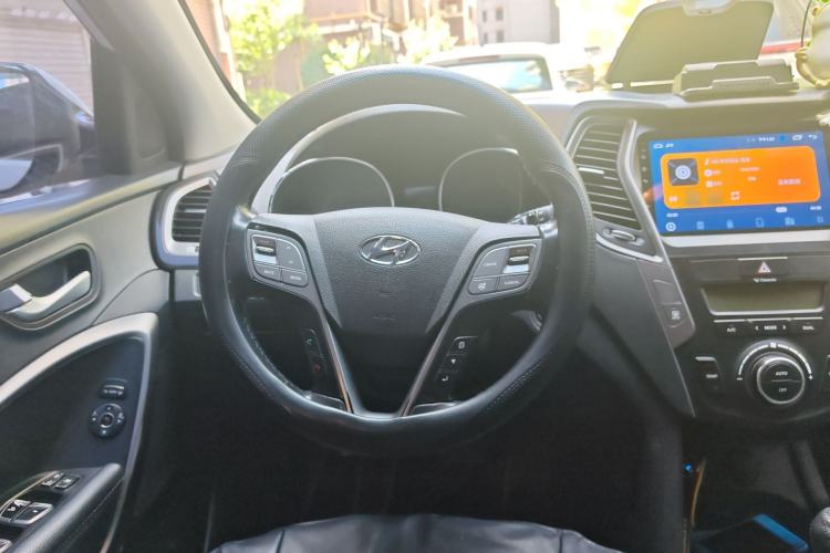 Used Hyundai Santa Fe 2013 2.4L Automatic Two-Wheel Drive Smart Version
