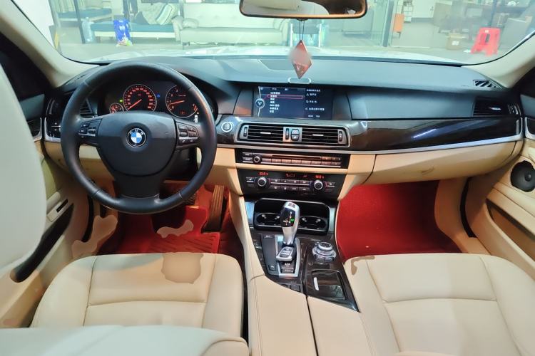 Used BMW 5 Series 2011 523Li Luxury Model Center Console