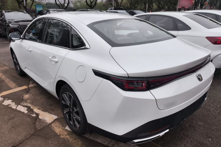 Used CHANGAN Eado 2025 Blue Whale 1.5T 500Bar Prestige Model
