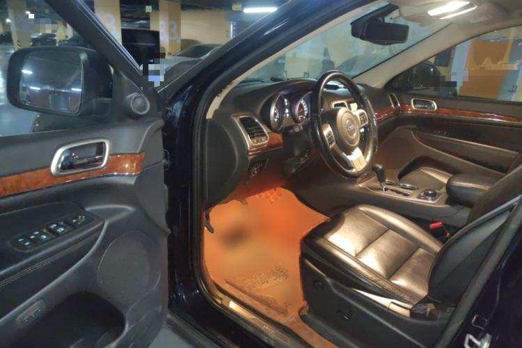 Used Jeep Grand Cherokee 2011 3.6L Luxury Edition
