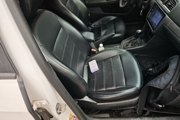 Used Volkswagen Lavida 2015 1.6L Automatic Fashion Edition Right Front Seat