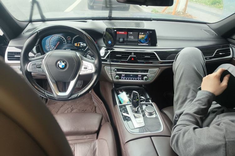 Used BMW 7 Series 2018 730Li Luxury Edition M Sport Package Center Console