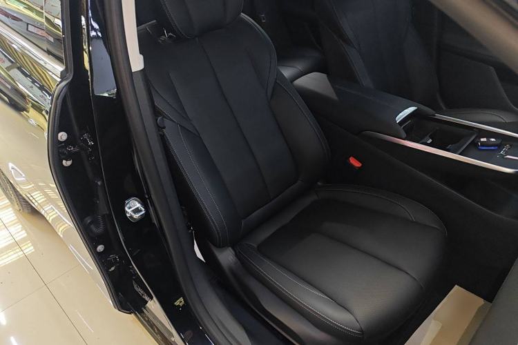 Used Buick LaCrosse 2025 28T Platinum Edition