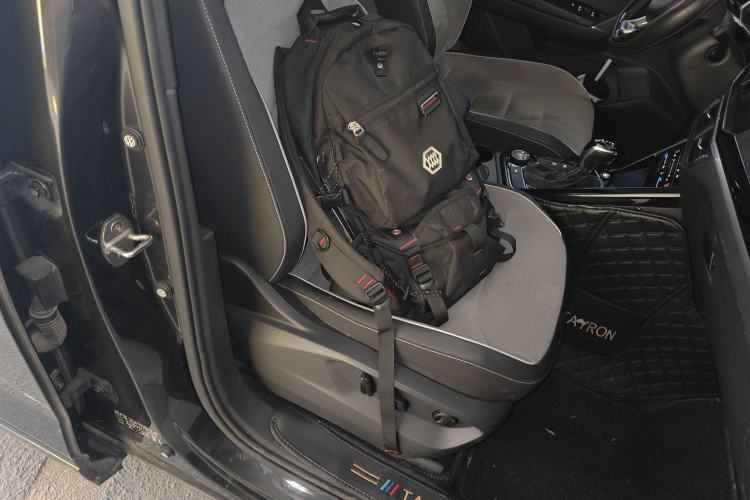 Used Volkswagen Tayron 2020 380TSI All-Wheel Drive R-Line Connected Version Right Front Seat