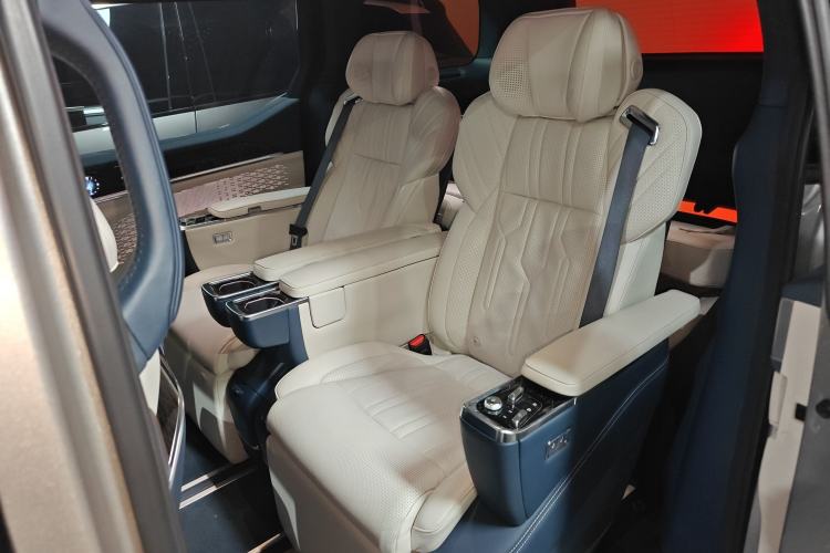 Used Zeekr 009 2022 WE Edition
