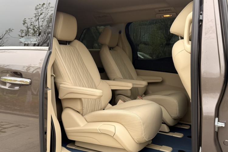 Used Buick GL8 2023 Facelifted Land Cruiser Executive Luxury Version