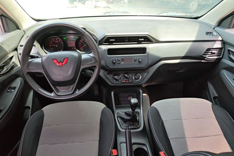 Used Wuling Hongguang 2021 1.5L Revised S Base Version with Electric Power Steering LAR Center Console