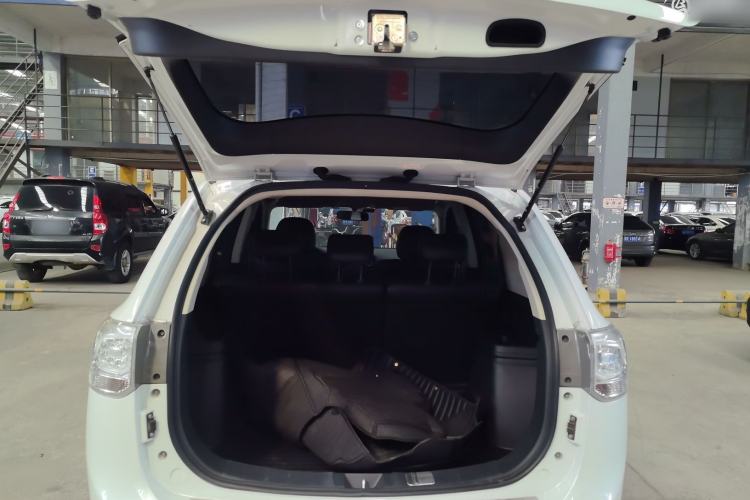 Used Mitsubishi Outlander (Import) 2014 2.0L Two-Wheel Drive Sport Value Edition 5 Seats
