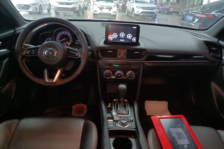 Used Mazda CX-4 2021 2.0L Automatic Two-Wheel Drive Blue Sky Youth Edition Center Console