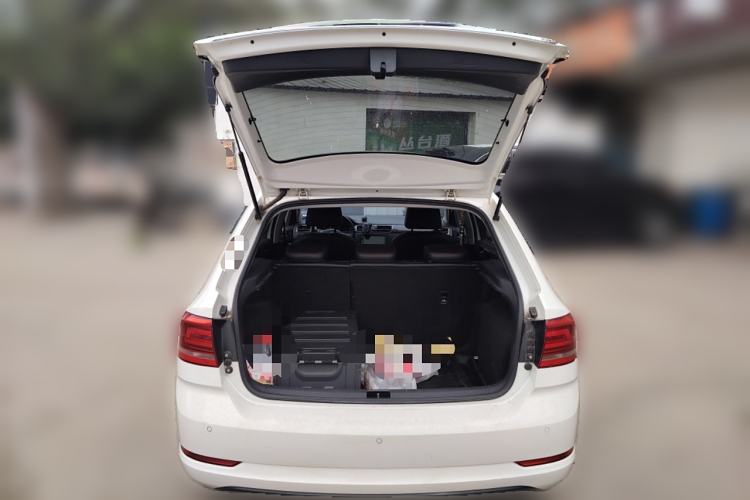 Used Volkswagen Santana 2017 Haval H9 1.6L Automatic Comfort Edition Trunk