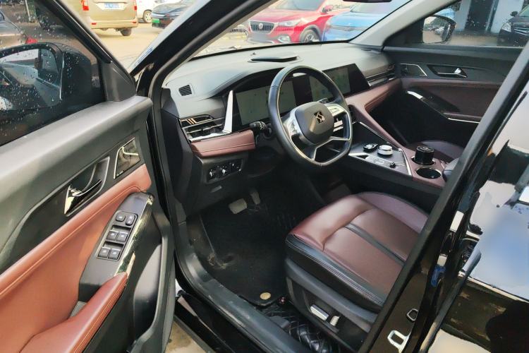 Used SOL X8 PLUS 2023 1.5 TGDI DCT ZhiShang Edition 7-Seater