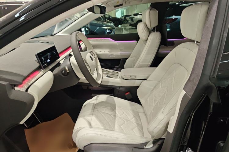 Used Nio ET7 2024 75 kWh Executive Signature Edition Left Front Seat