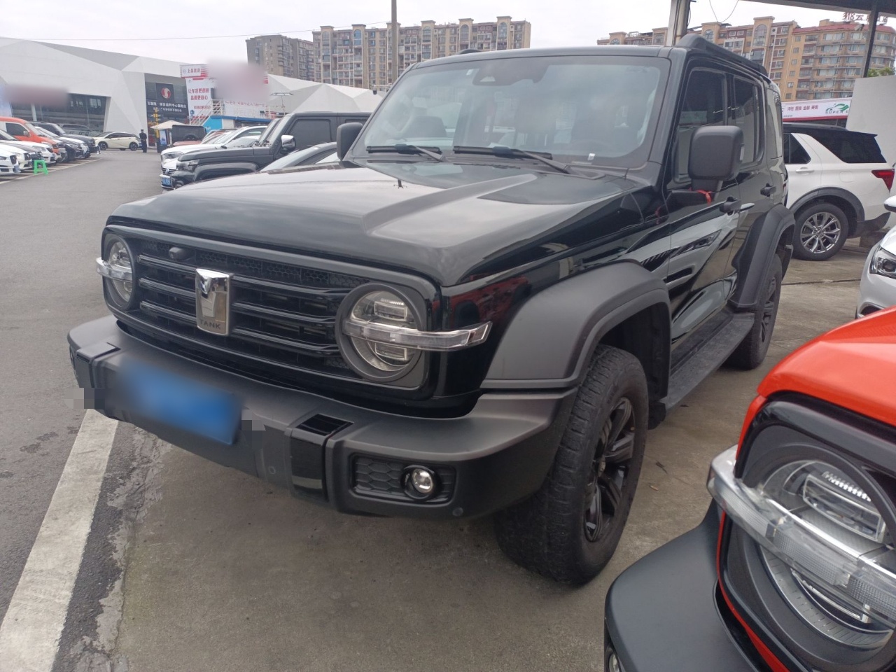 Под передней частью автомобиля