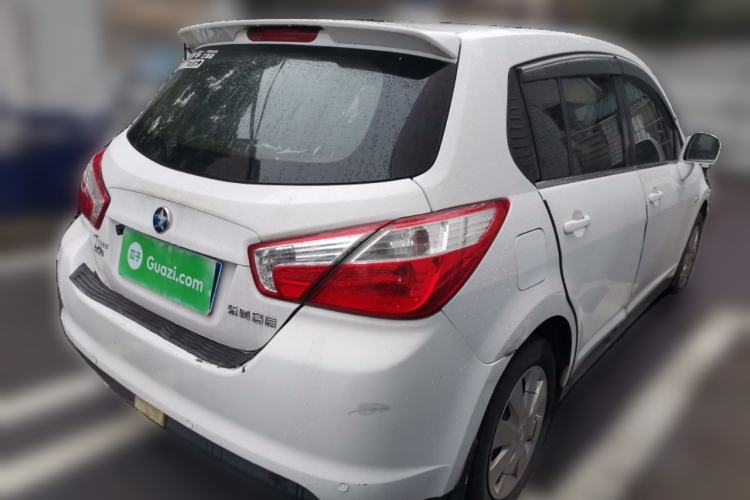 Used Venucia R50 2015 1.6L Manual Fashion Edition
