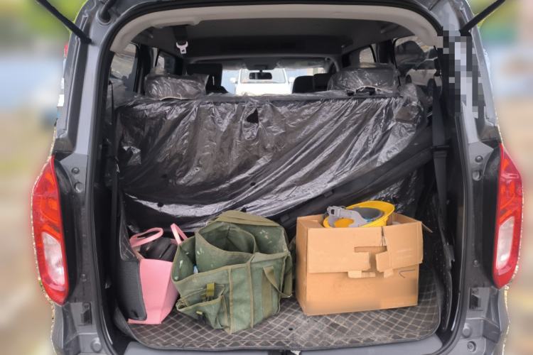 Used Wuling Hongguang New Energy 2025 Extended-Range Hybrid 50KM Comfort Version Trunk