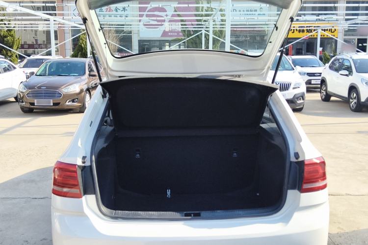 Used Volkswagen Santana 2015 Haval H6 1.6L Automatic Luxury Model Trunk