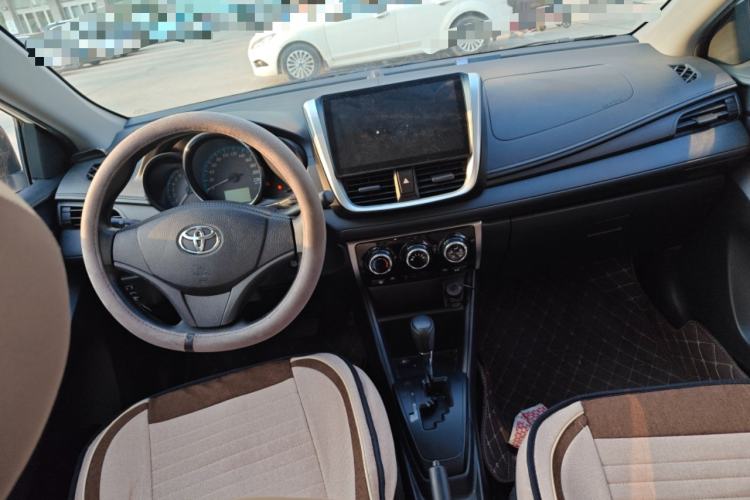 Used Toyota YARiS L Zhi Xuan 2016 Revised 1.5E CVT Charming Edition Center Console