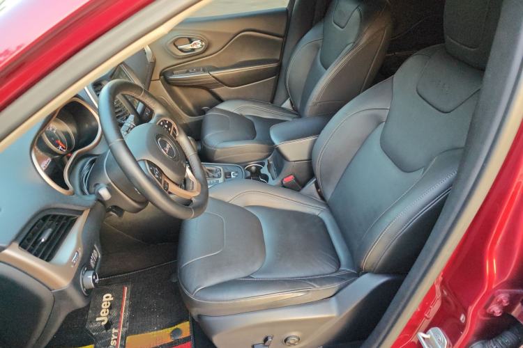 Used Jeep Cherokee 2017 2.0L Superior Edition