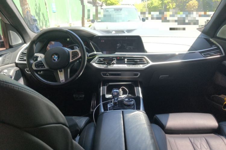 Used BMW X7 2021 xDrive40i Executive Model with M Sport Package Center Console