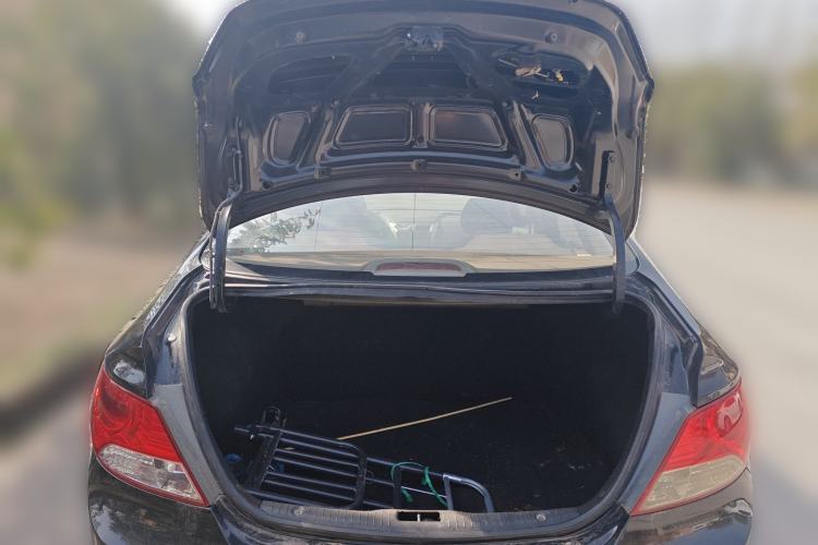 Used Hyundai Verna (older generation) 2010 Sedan 1.4L Manual Standard GL Model Trunk