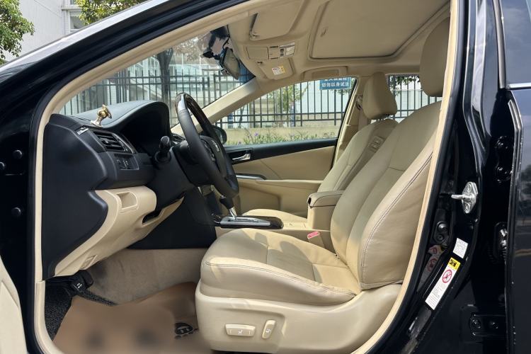 Used Toyota Camry 2015 2.0G Premier Edition Interior 2