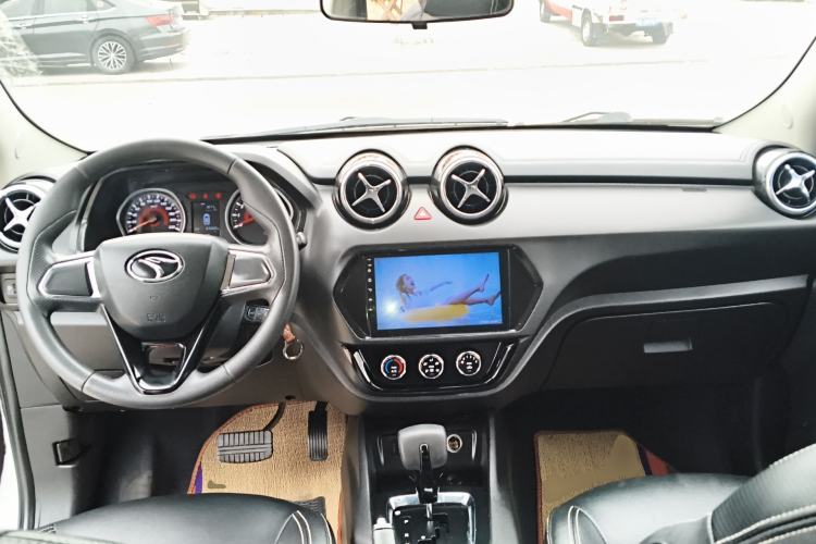 Used Soueast DX3 2019 1.5T CVT Luxury Version China VI Standard Center Console