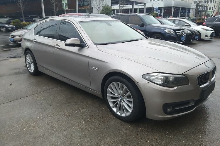 Used BMW 5 Series 2014 520Li Elegant Model Front Right 45 Deg
