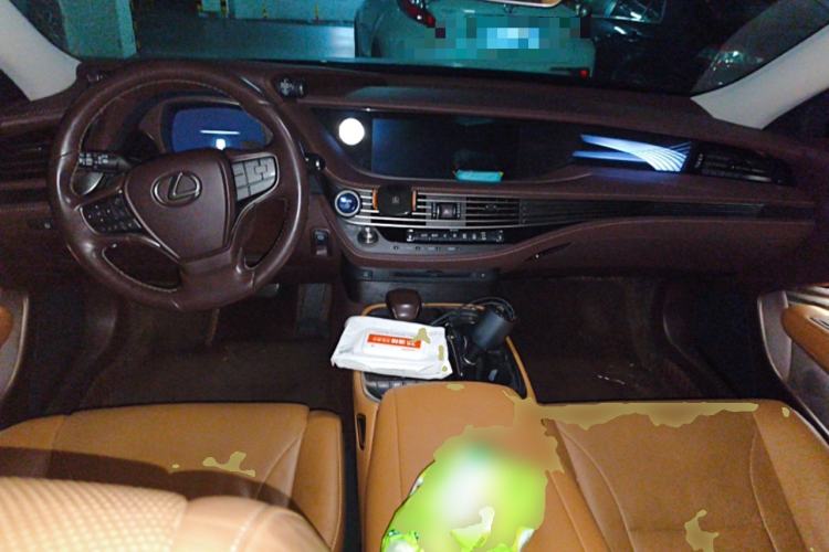 Used Lexus LS 2018 500h Excellence Edition China VI standard Center Console