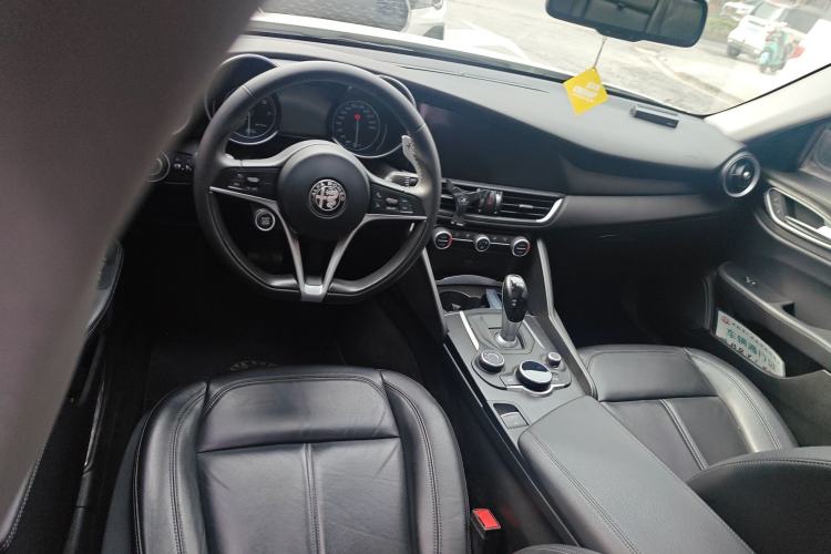 Used Alfa Romeo Giulia 2017 2.0T 280HP Luxury Edition Steering Wheel