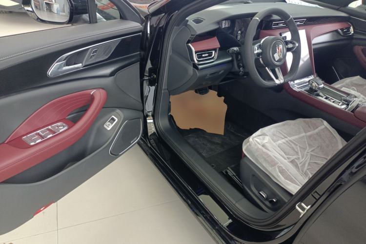 Used Hongqi H5 2025 Model 2.0T Automatic Xuan Ying 2 Million Units Commemorative Edition