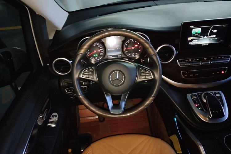 Used Mercedes-Benz V-Class 2017 V 260 Avantgarde Edition
