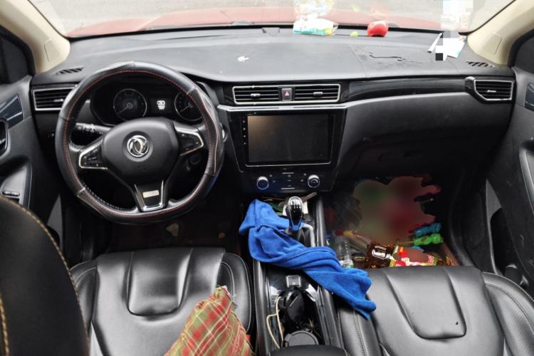 Used Dongfeng Fengon 580 2016 1.5T Manual Luxury Edition Center Console