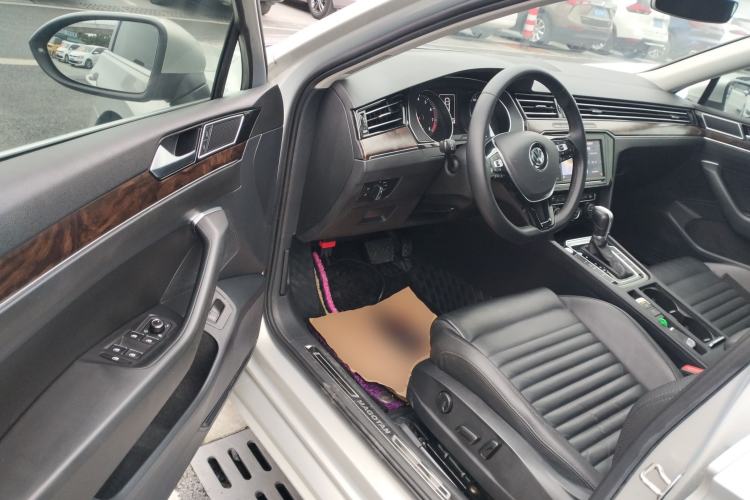 Used Volkswagen Magotan 2019 330TSI DSG Luxury Model China V Standard Driver Seat