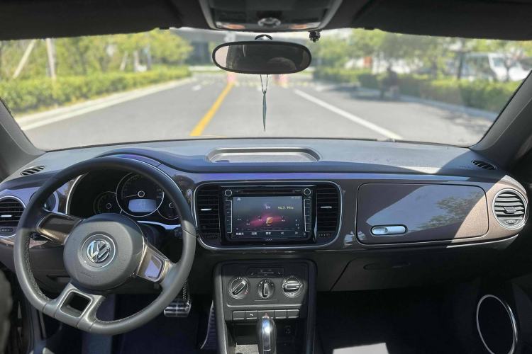 Used Volkswagen Beetle 2015 180TSI model
