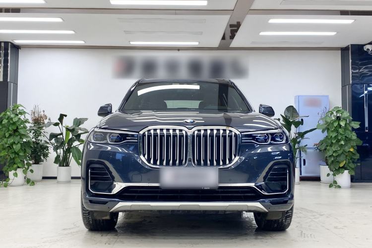 Used BMW X7 2021 xDrive40i Luxury Package with Premium Features
