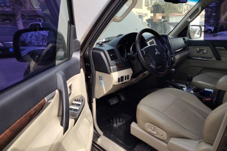 Used Mitsubishi Pajero 