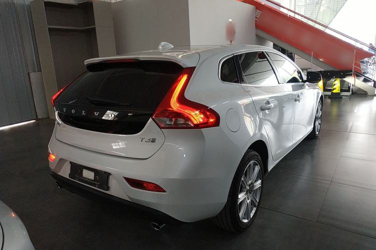 Used Volvo V40 2019 T3 Smart Luxury Edition Rear Right 45 Deg