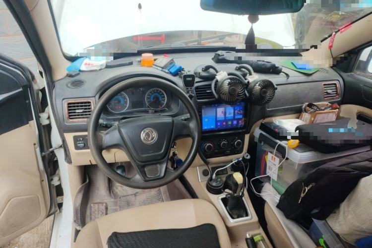 Used Dongfeng Fengon 350 2014 1.5L Manual Base Version Center Console