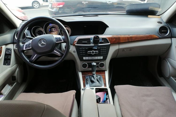 Used Mercedes-Benz C-Class 2011 C 200 CGI Elegant Model Center Console