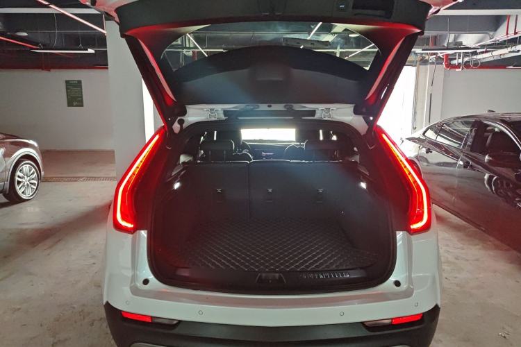 Used Cadillac XT4 2018 28T Two-Wheel-Drive Luxury Model
