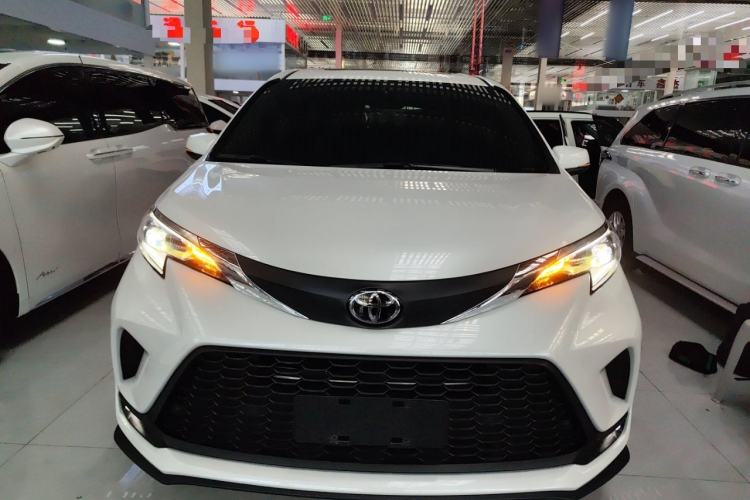 Used Toyota Granvia 2024 2.5L Hybrid Comfort Edition
