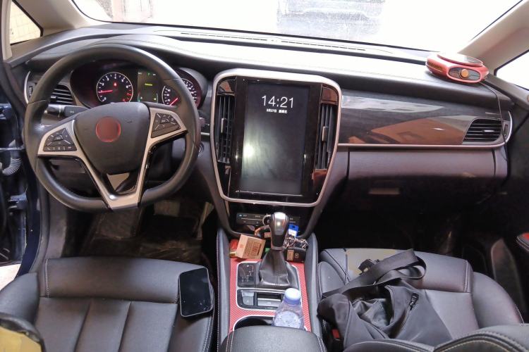 Used BYD Song MAX 2017 1.5T Automatic Smart Connect Luxury 7-Seater Center Console