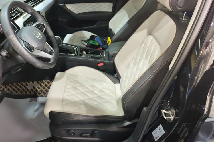 Used Volkswagen Magotan 2024 2 Million Units Zhongxiang Version 330TSI DSG Luxury Edition Left Front Seat